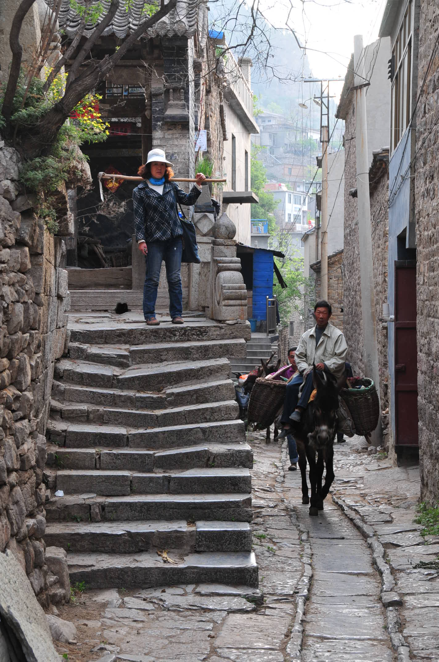 石房、石桥、石街、石巷、石桌、石凳、石碾、石磨——驴村王金庄