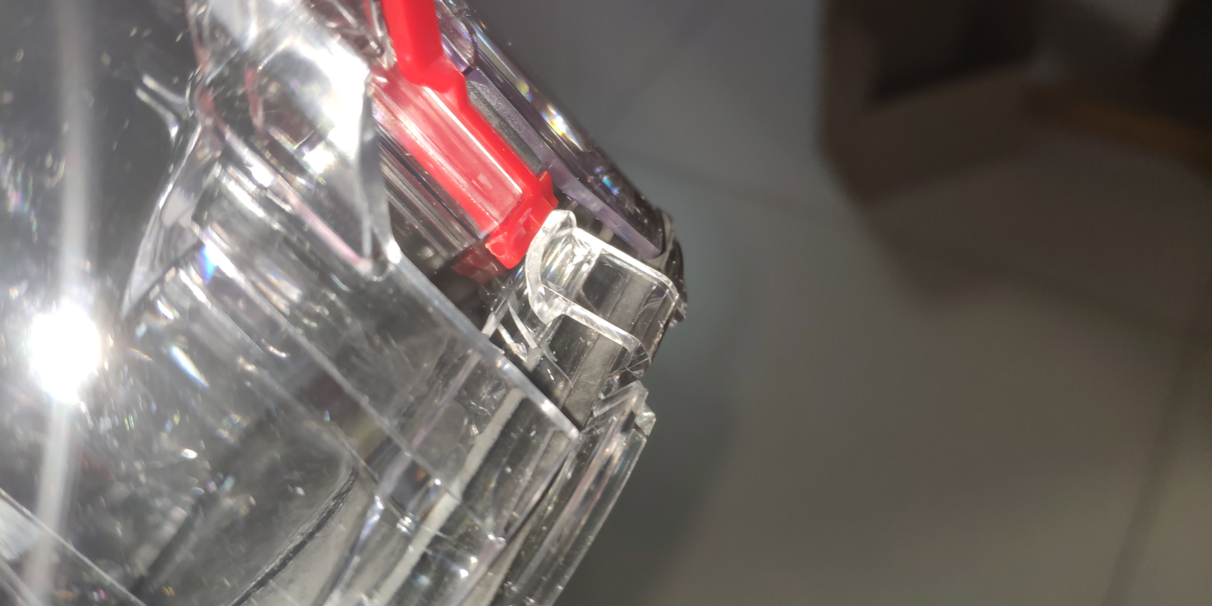 戴森吸尘器v6灰尘盒拆卸,戴森v6吸尘器除螨器拆洗