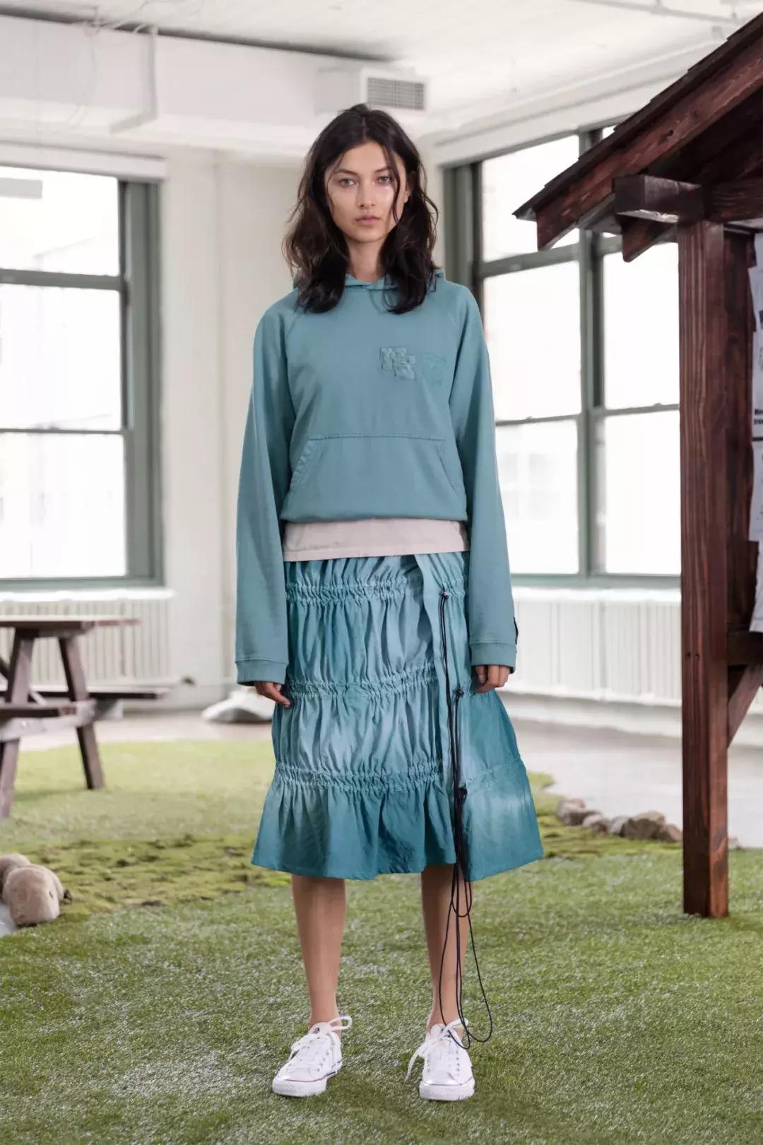 温度低穿的衣服,冬天穿宽松的卫衣怎么搭配