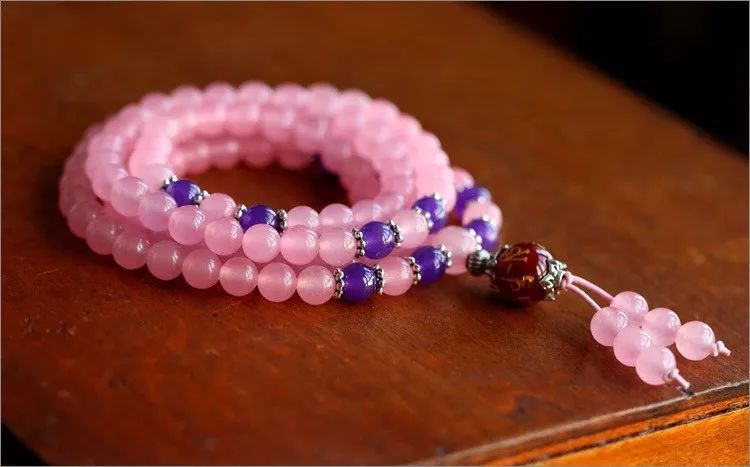 粉水晶和草莓晶可以一起戴不,金草莓晶和粉水晶哪个功效强