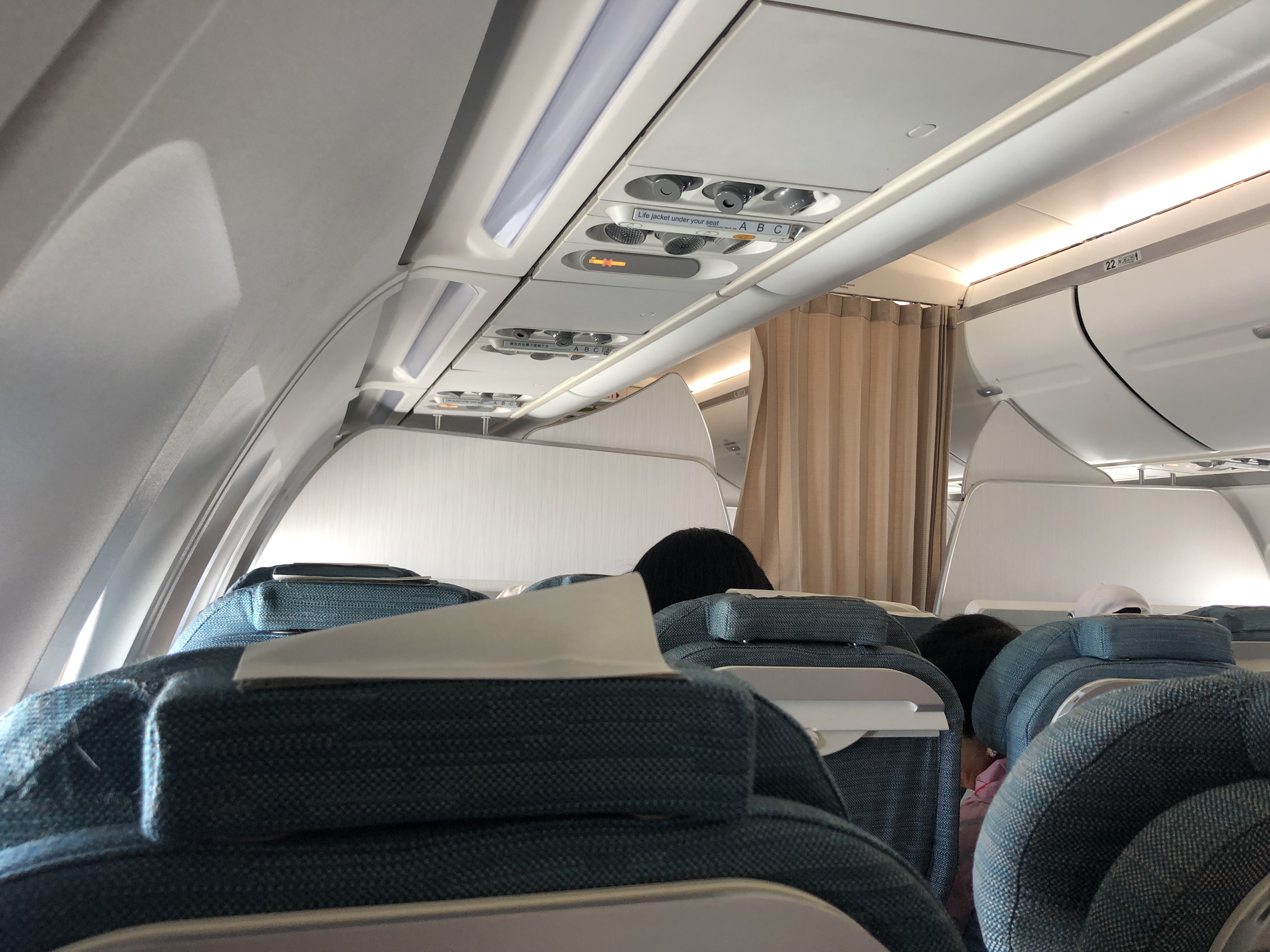 国泰航空有什么特别的,乘坐国泰航空长途飞机