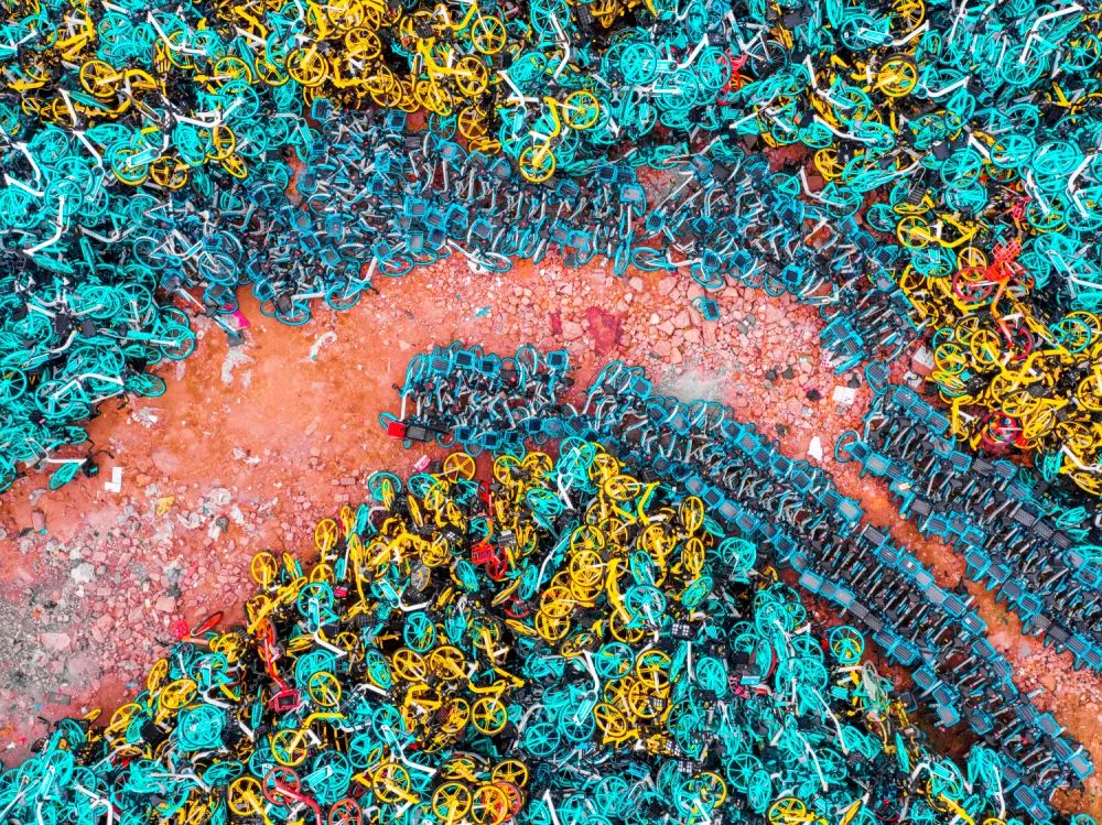 共享衣橱赛道“团灭”，共享经济最终只跑出了充电宝？