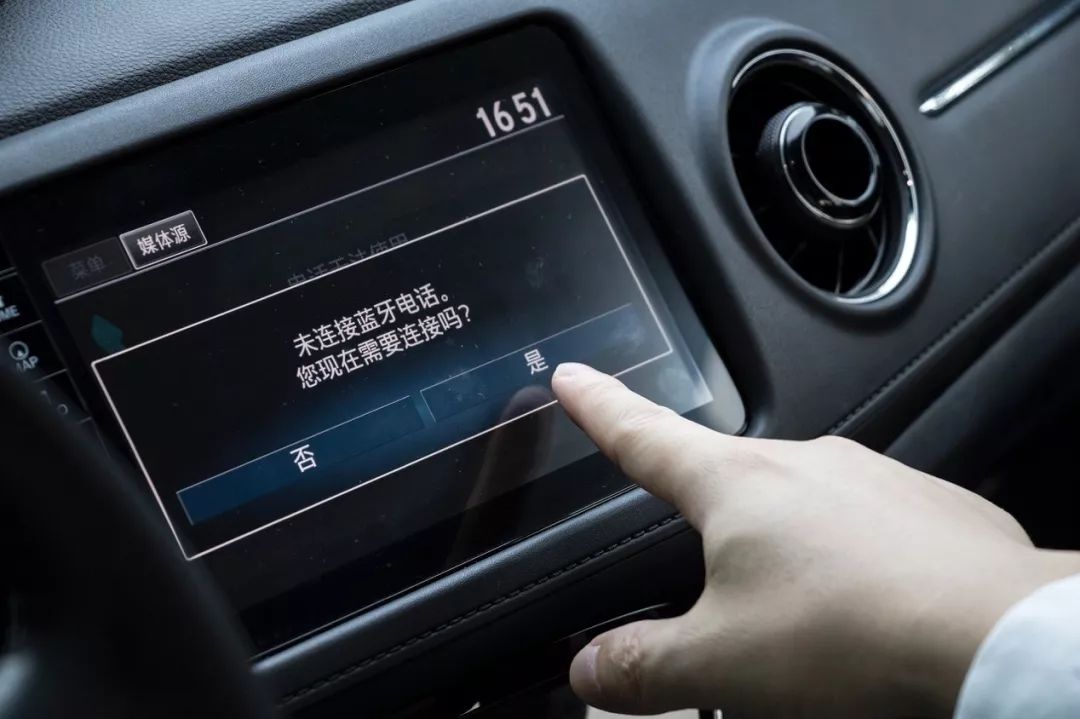 潮鞋与潮车是如此般配,90后年轻人就爱这一口