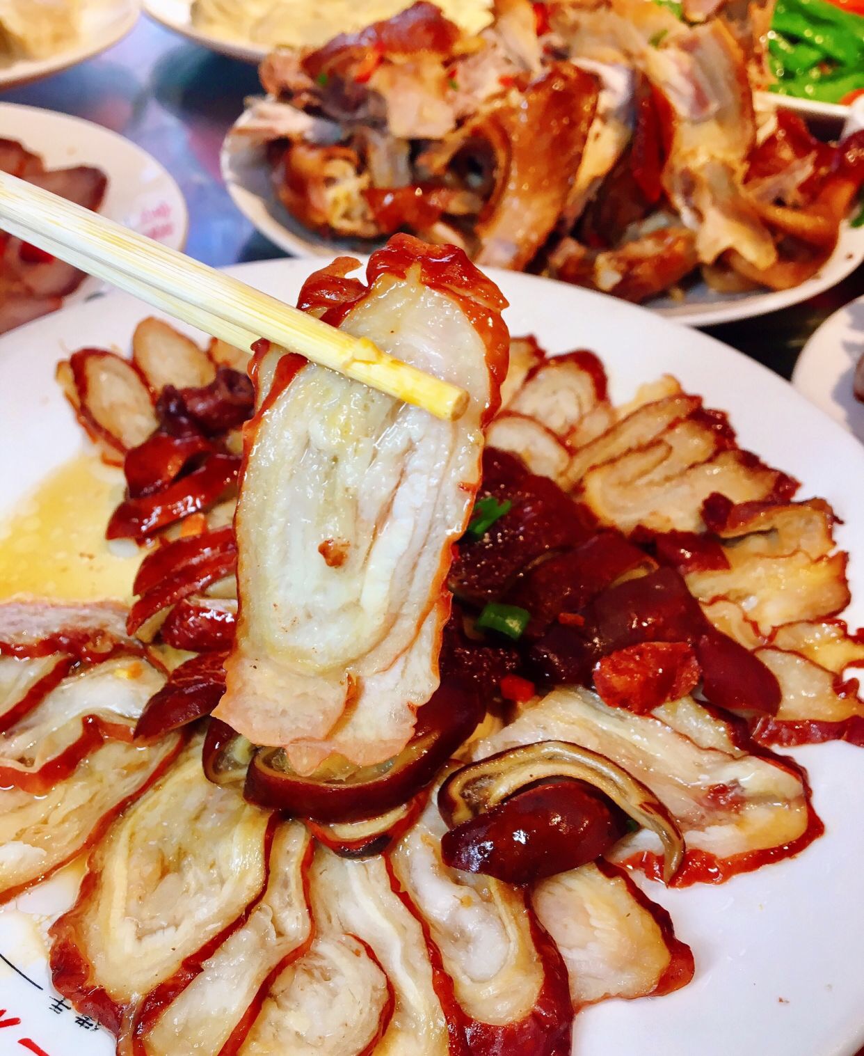 长春第一熏酱猪手,长春第一神店熏酱工厂