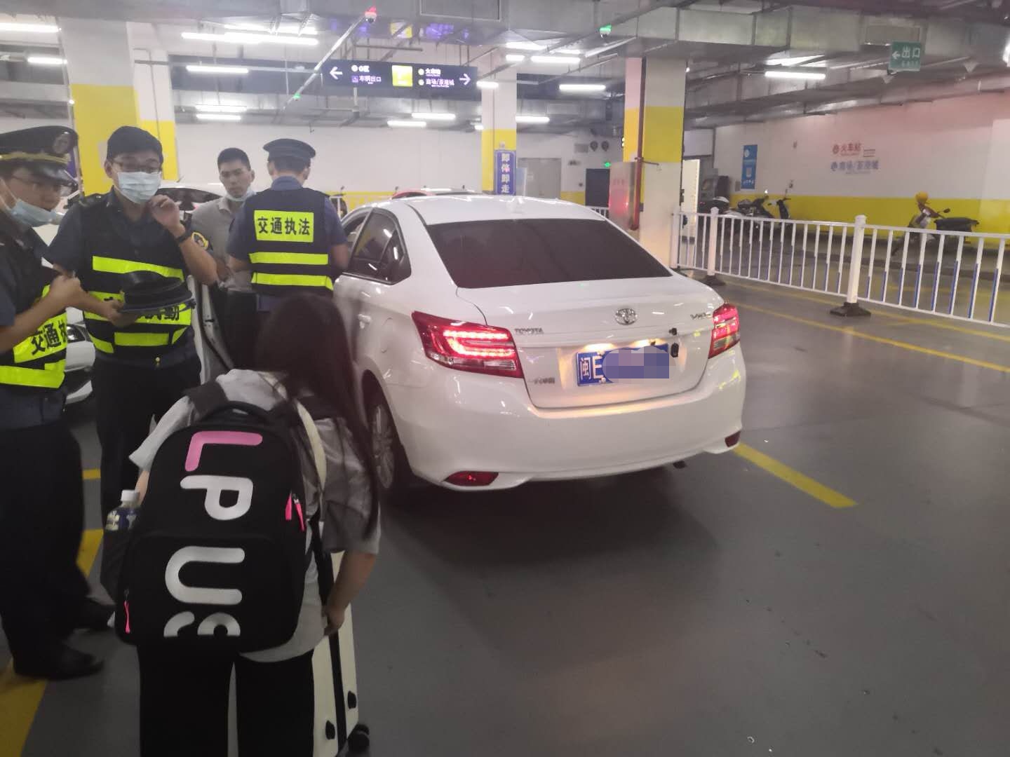 严格执法人情味,严格执法温情服务