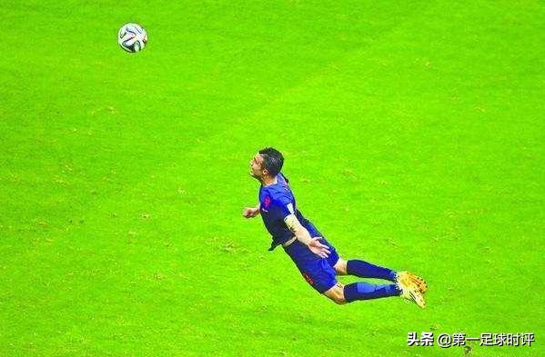 范佩西凌空抽射世界波,范佩西十大逆天进球
