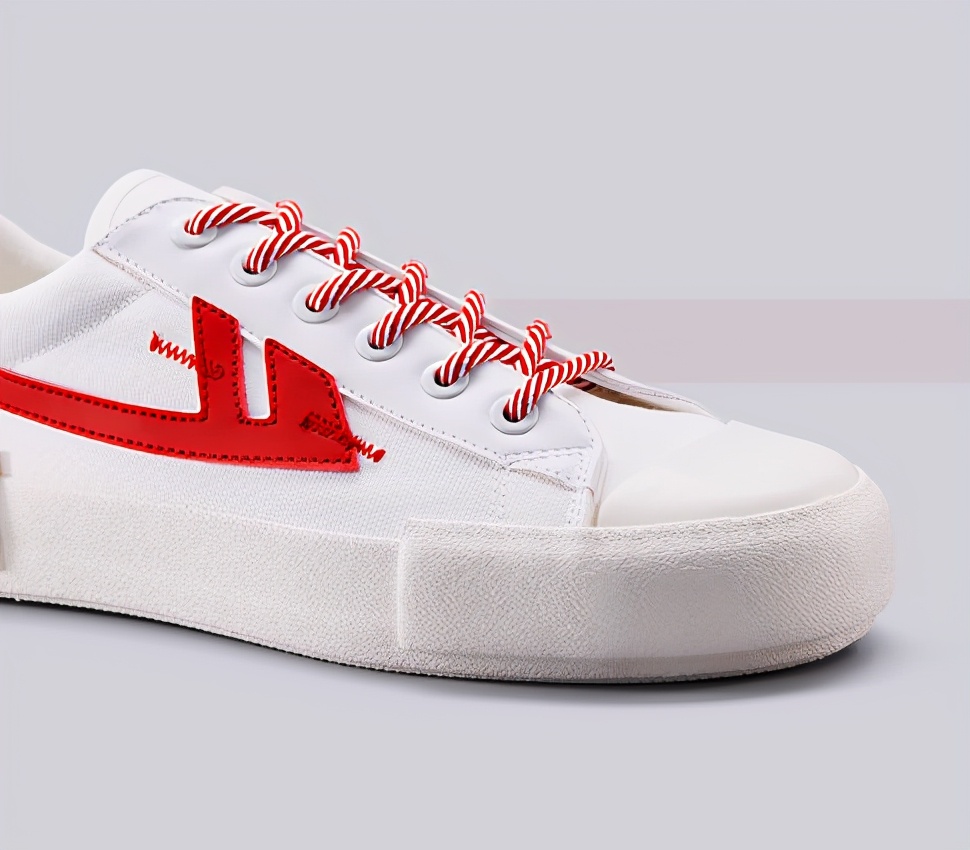 小米有品亲民鞋火到法国，94岁老牌仅79元，网友：名字不简单