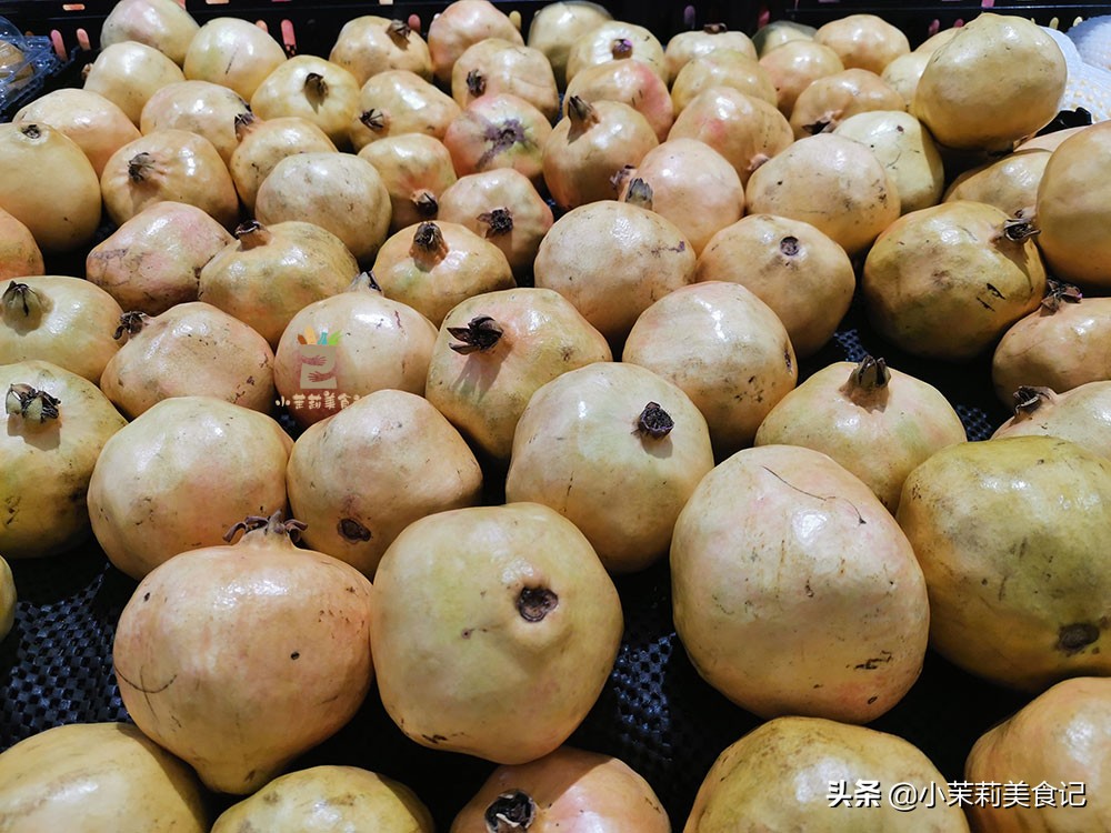 买石榴大个还是小个好,买石榴要选什么样的石榴才甜