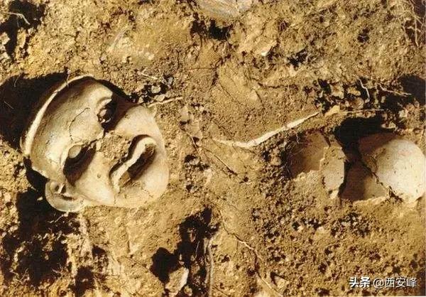 红山文化墓葬出土,红山文化祖先崇拜