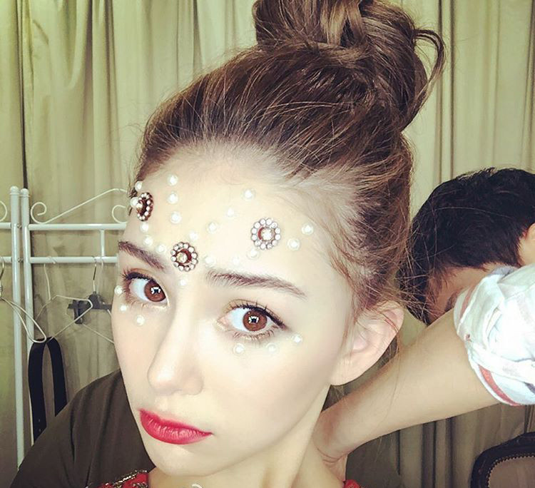 昆凌妆容全面解析,昆凌五官太美了