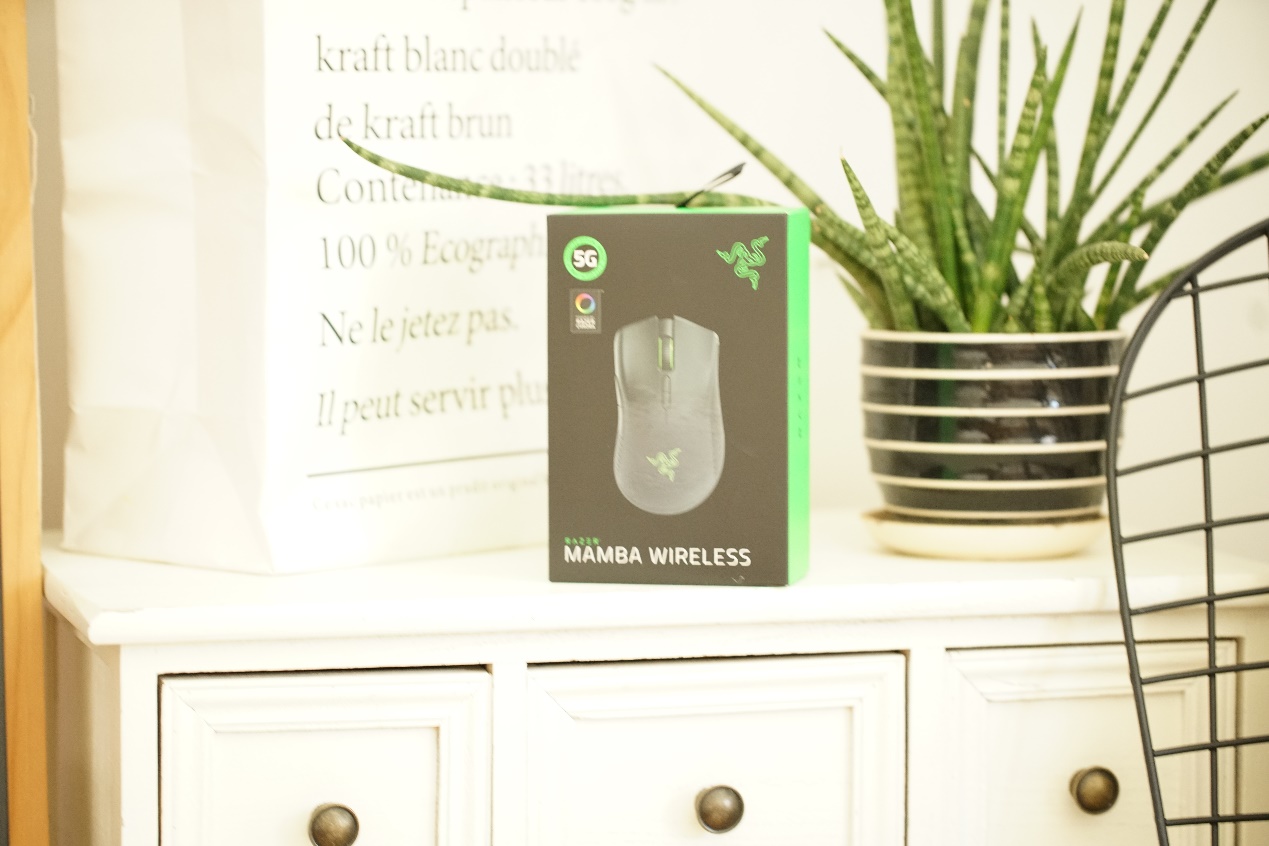 雷蛇曼巴眼镜蛇无线版鼠标开关键,雷蛇曼巴眼镜蛇无线版灯光