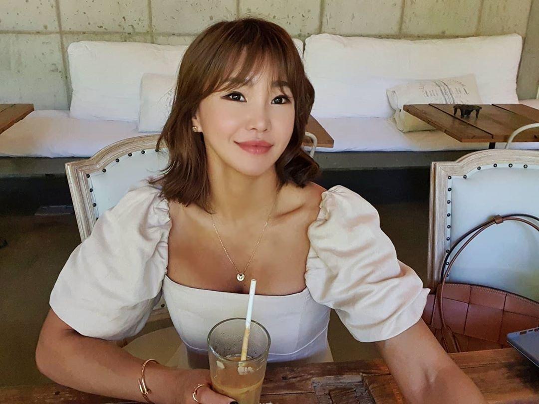 韩国妹子JuMiKim，长相清纯却是个大力士，一身肌肉太帅了