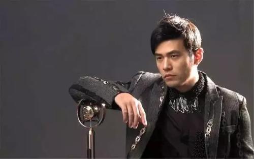 蔡徐坤内地最具权威性歌手,蔡徐坤出歌挣钱了吗