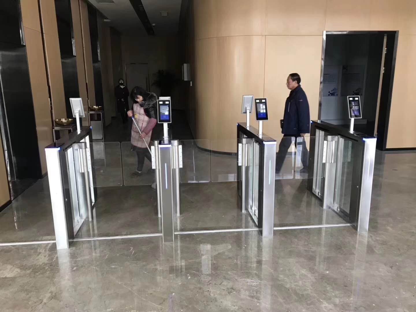 武汉“十天大会战”，创腾测温速通门和摆闸咋样助力？