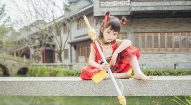 小孩哪吒cos动作,7岁哪吒cosplay图片