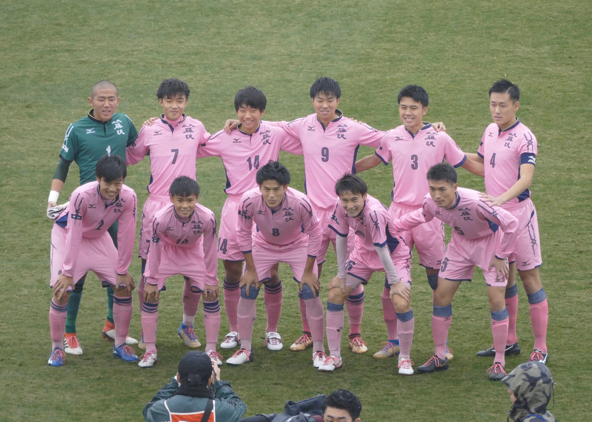 中国最顶级的青少年足球赛,日本第100届高中足球全国大赛片段