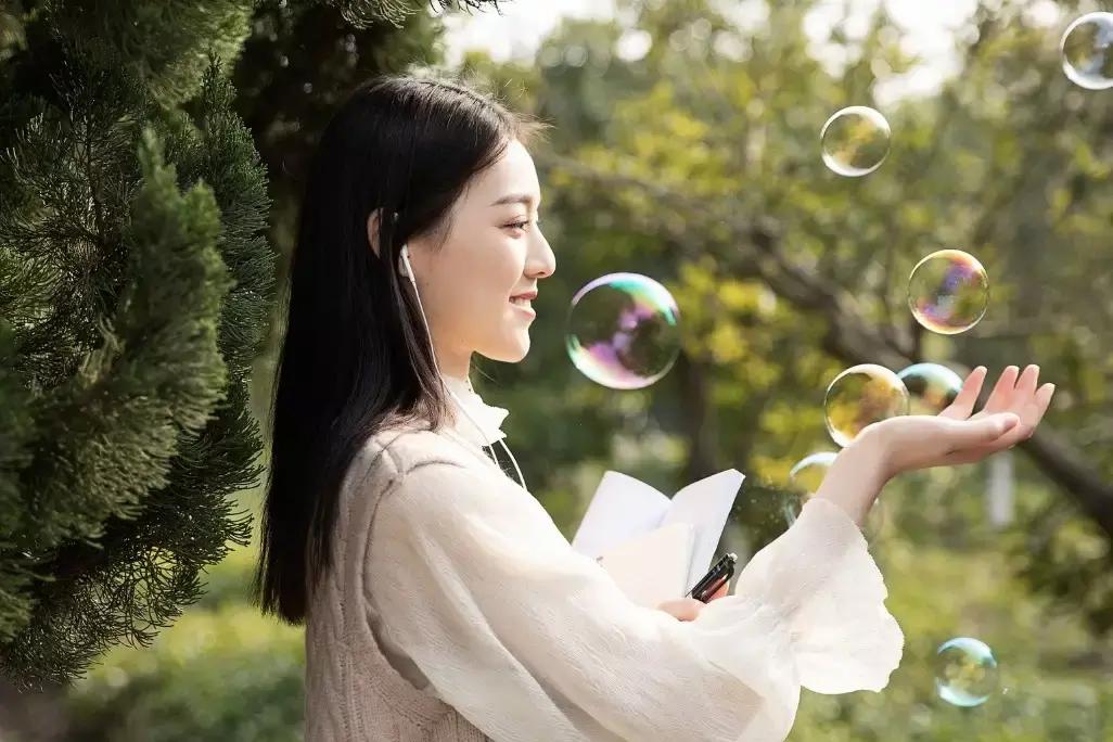 持妆久久的迪奥气垫粉底,真得有那么好用吗?