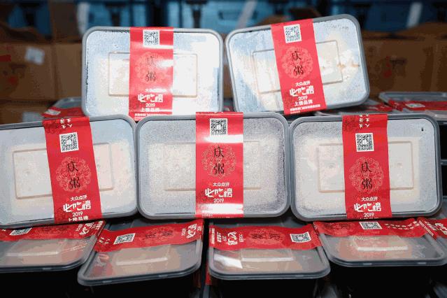 冬日里的温暖传递,冬日的温暖和幸福在彼此间传递