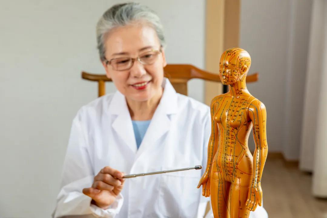 搓脚心补肾气,搓脚心补肾阴虚还是肾阳虚