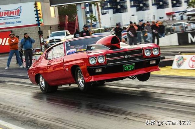 手动挡等红绿灯怎么快速起步,手动挡如何油离配合快速起步