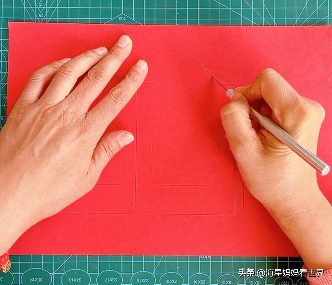 春节喜气洋洋大红灯笼高高挂,红红火火喜气洋洋百家姓灯笼