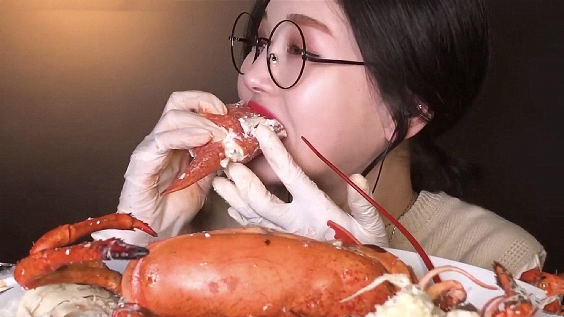 买一只大龙虾回来做麻辣大龙虾,500元买两只大龙虾做秘制小海鲜