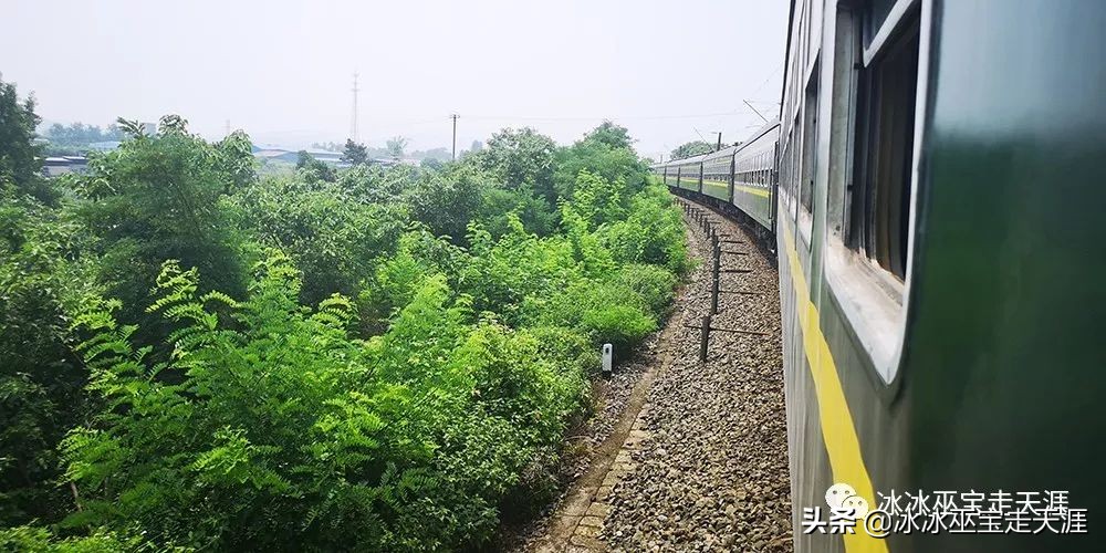 绿皮车成渝铁路上运行,川黔铁路最后的绿皮车