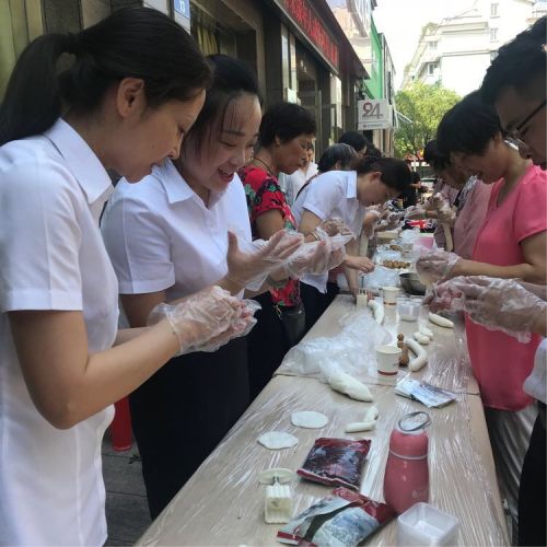 在医院、在乡村、在工地……，稠州银行服务不只在柜台