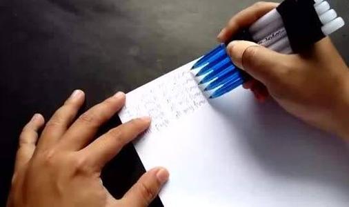 萌娃被妈妈罚站秒变脸,家长如何对待孩子罚抄事件