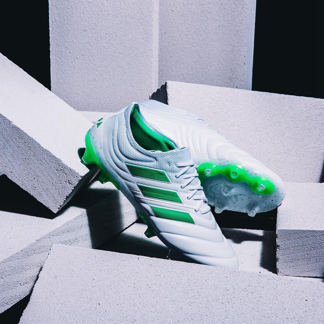 安踏足球鞋enjoyz,看足球鞋就怦然心动