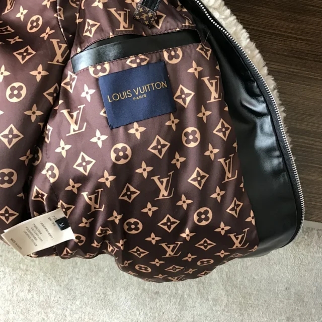 lv中国首发皮毛一体皮衣,lv绵羊毛