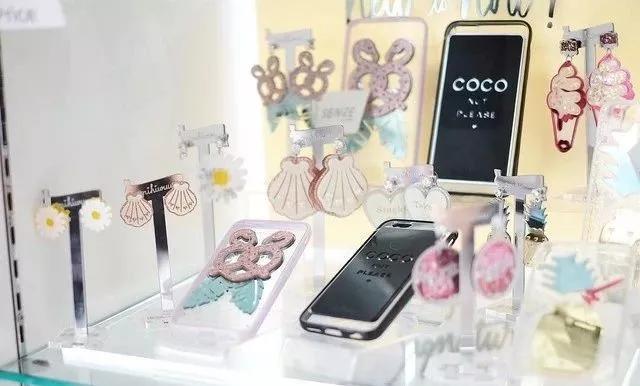 泰国便宜小众潮牌衣服,最近很火的泰国潮牌衣服