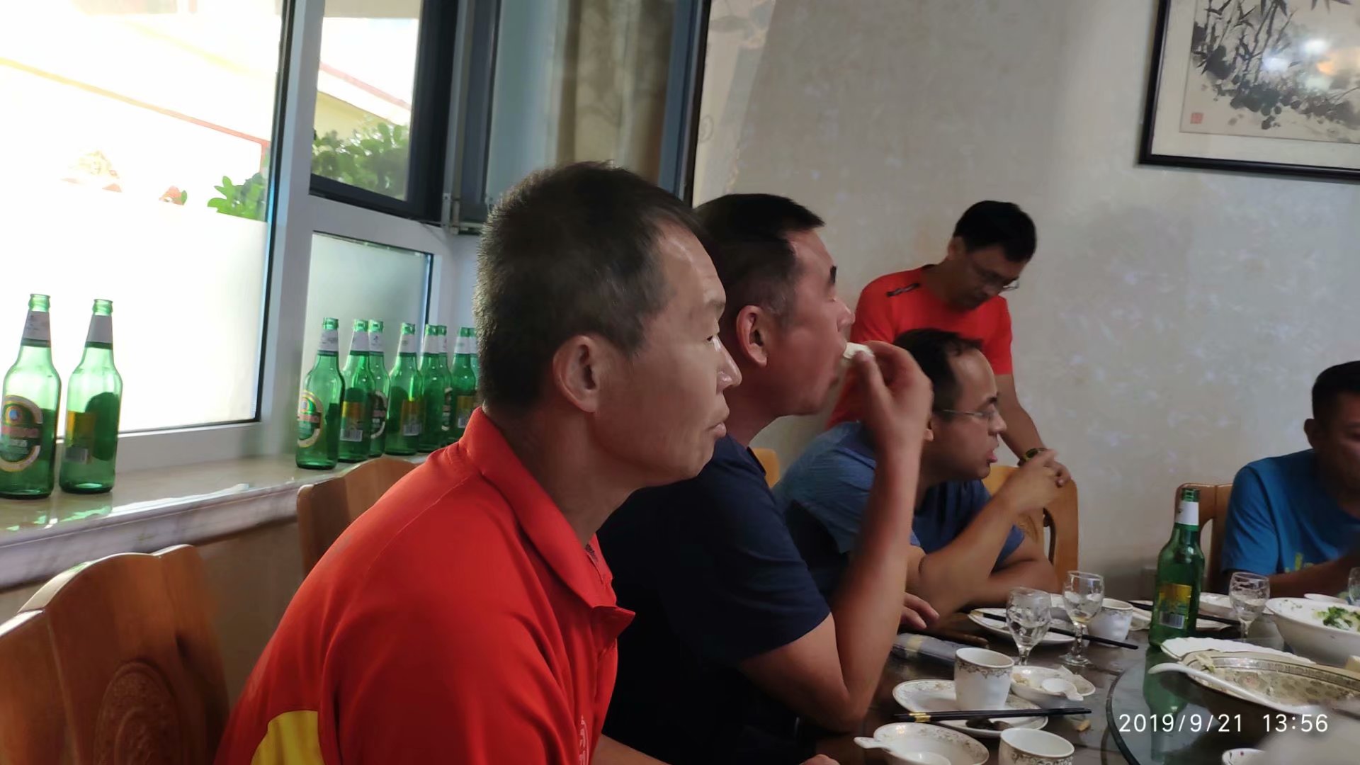 远征三晋凯旋还，飓风众人把酒欢