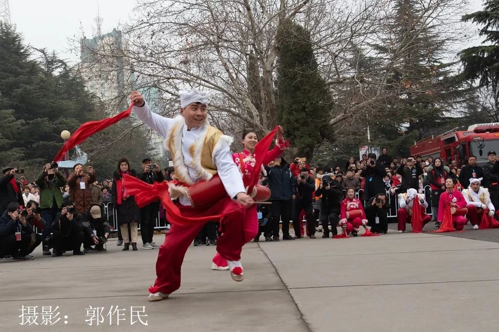 城关镇社火表演安塞腰鼓,社火打腰鼓