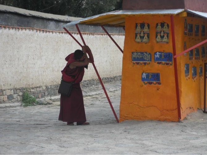 女孩独自一个人去旅游的心理,独自一人去西藏在哪里最好