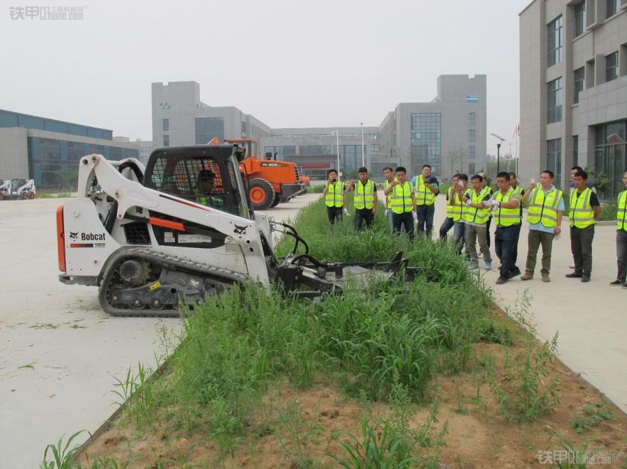 山猫滑移装载机最高能升多少米,山猫滑移装载机算什么机种