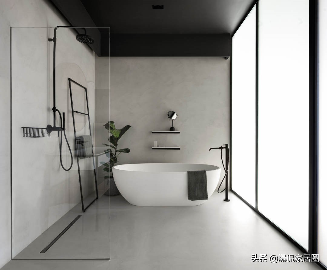 她买两套房子打通，客厅里可以“踢足球”！有钱我都想这样装修