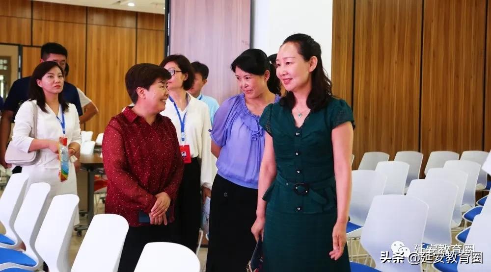 这个新扩建的学校太气派了,前来视察的领导赞不绝口