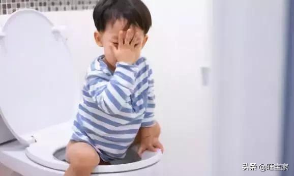 宝宝粑粑里有黑色条状物,宝宝粑粑里有小黑块