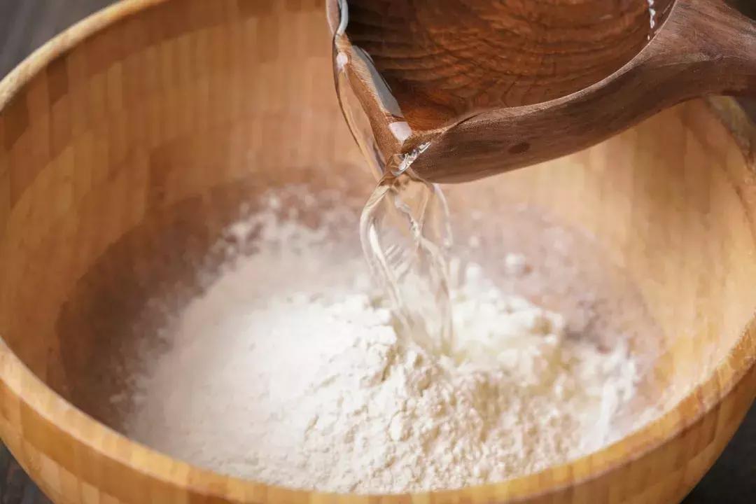 正宗好吃油泼面做法视频,油泼面怎么做最简单最好吃