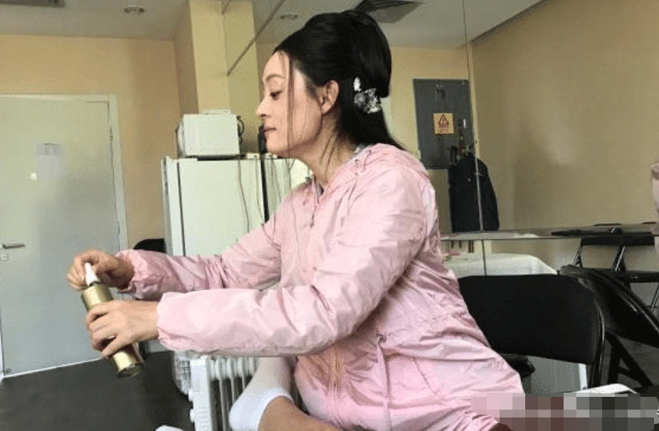 邓超看妇科遭全网吐槽,与老婆合影眼神疲惫,身体状况引网友担忧