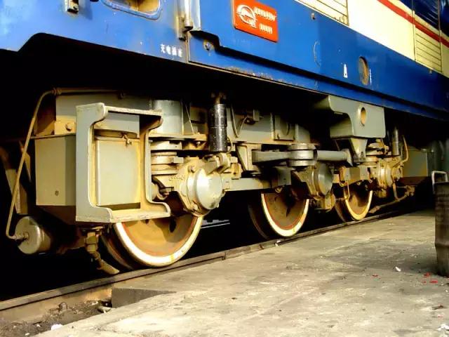 高铁轨道用的什么材料最多,高铁的材料有哪些