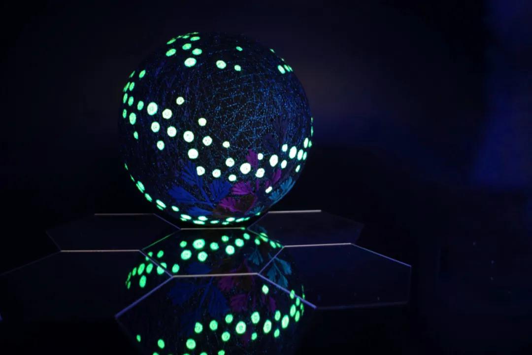 惊艳!“球上刺绣”你见过吗?她在球上绣出二十四节气,无数粉丝为之打call