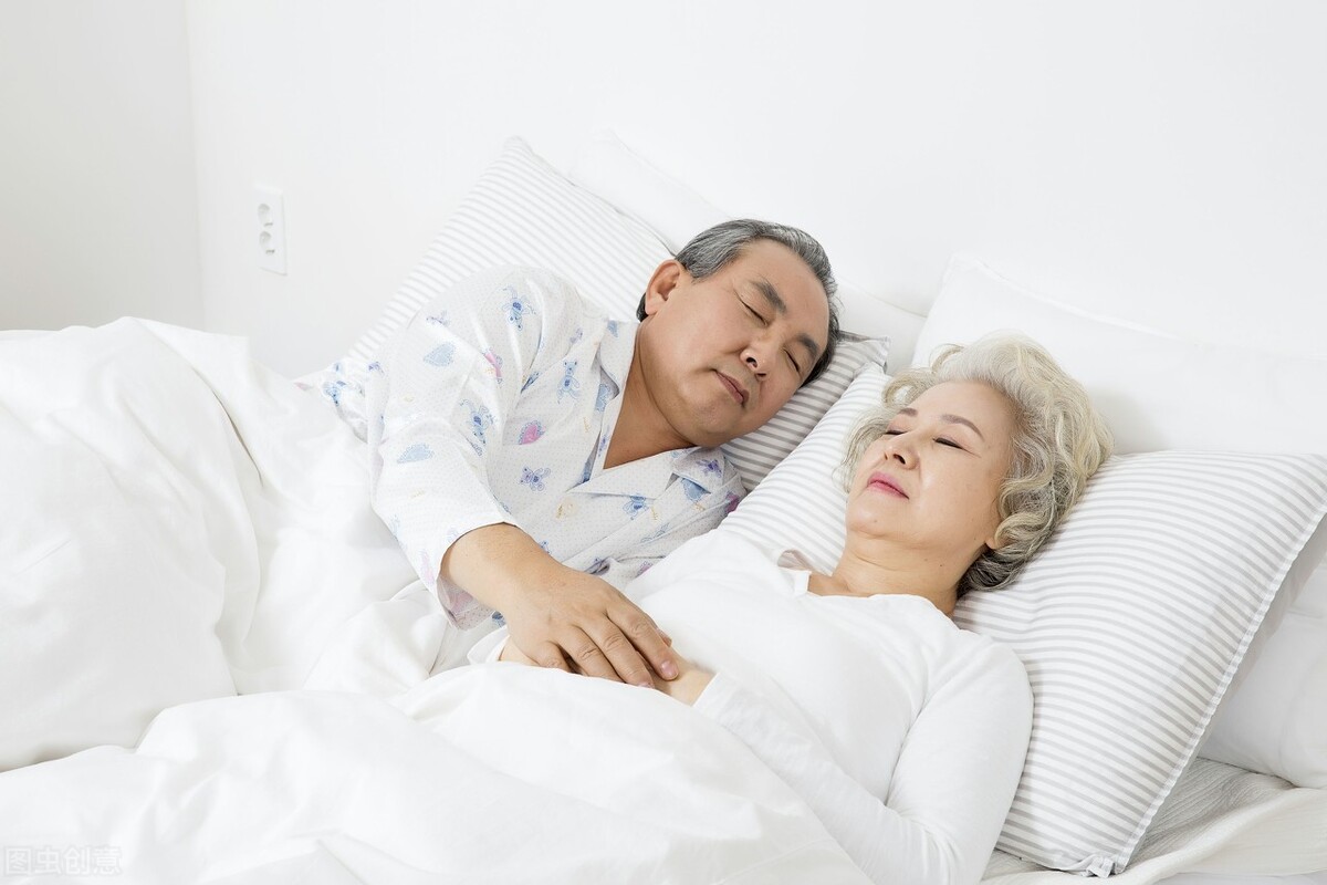 梦见牙齿掉落是吉是凶,梦见牙齿掉落流血是什么征兆