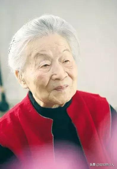 杨绛说喜欢一个人首先是言语,杨绛怎么看待女人