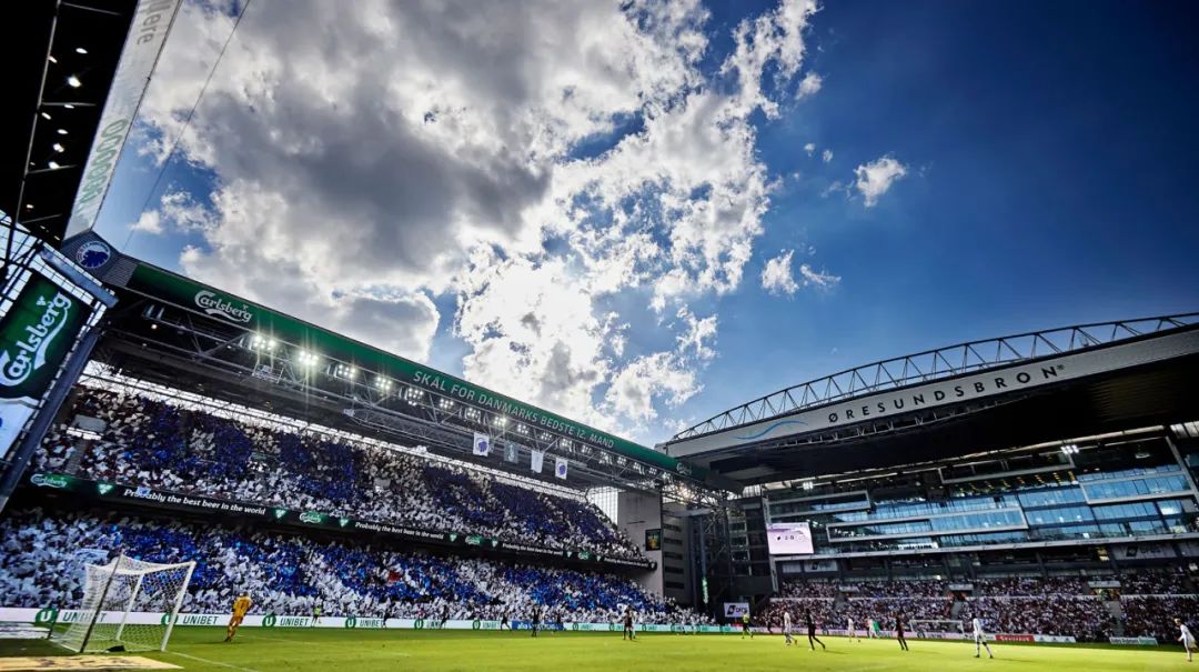 最漂亮的足球场设计图,荷花足球场