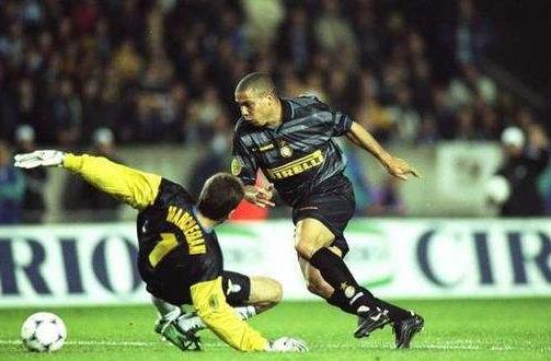 令球员闻风丧胆的门将,足坛最让守门员畏惧的球员