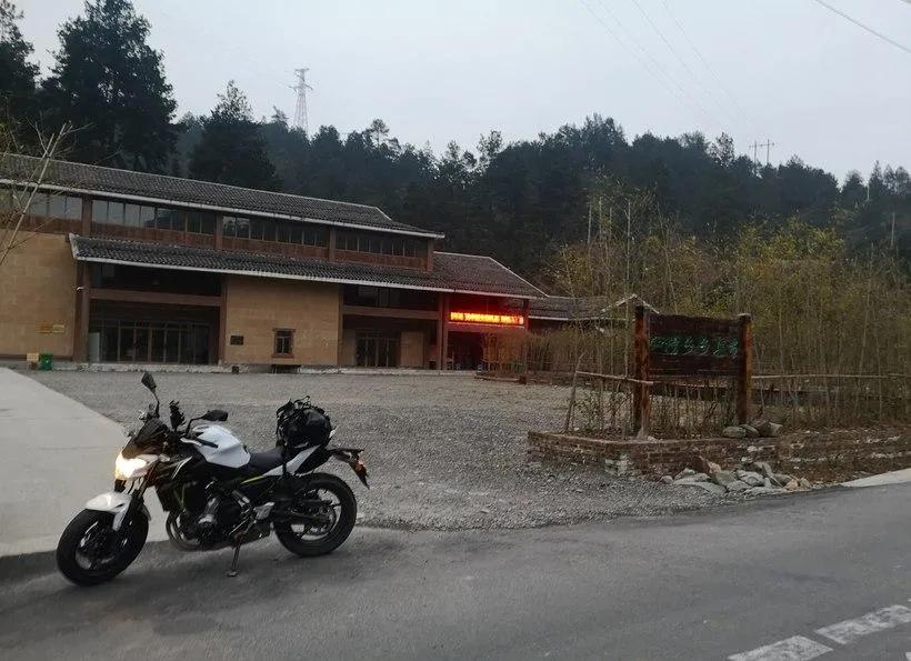 贵阳小伙骑摩托到拉萨,贵州小伙骑川崎去西藏