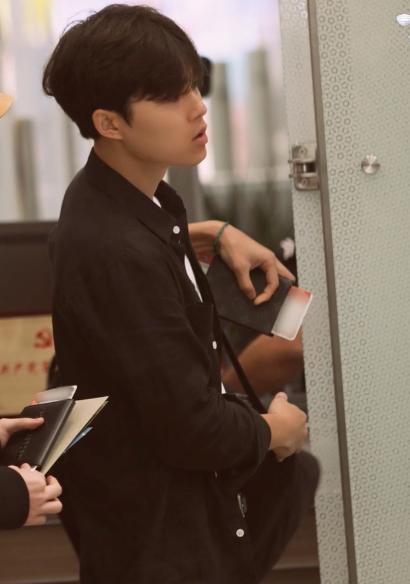 威神直播李秀满,威神v经纪