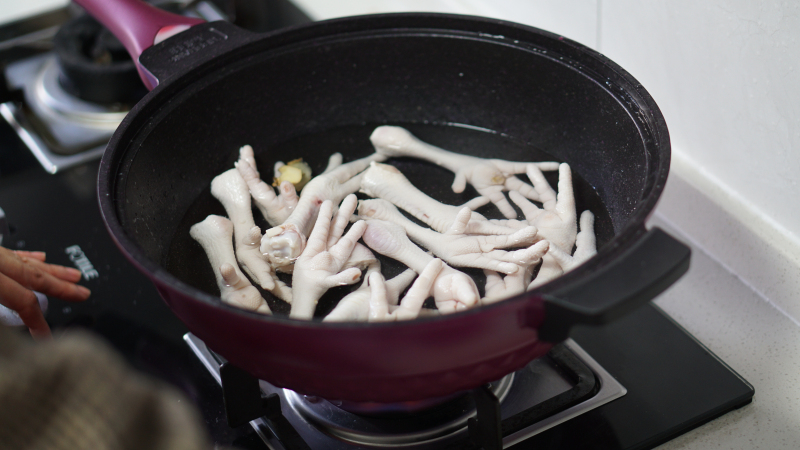 英国帝伯朗钛钻不粘锅,做一桌好菜,只需要这一口锅